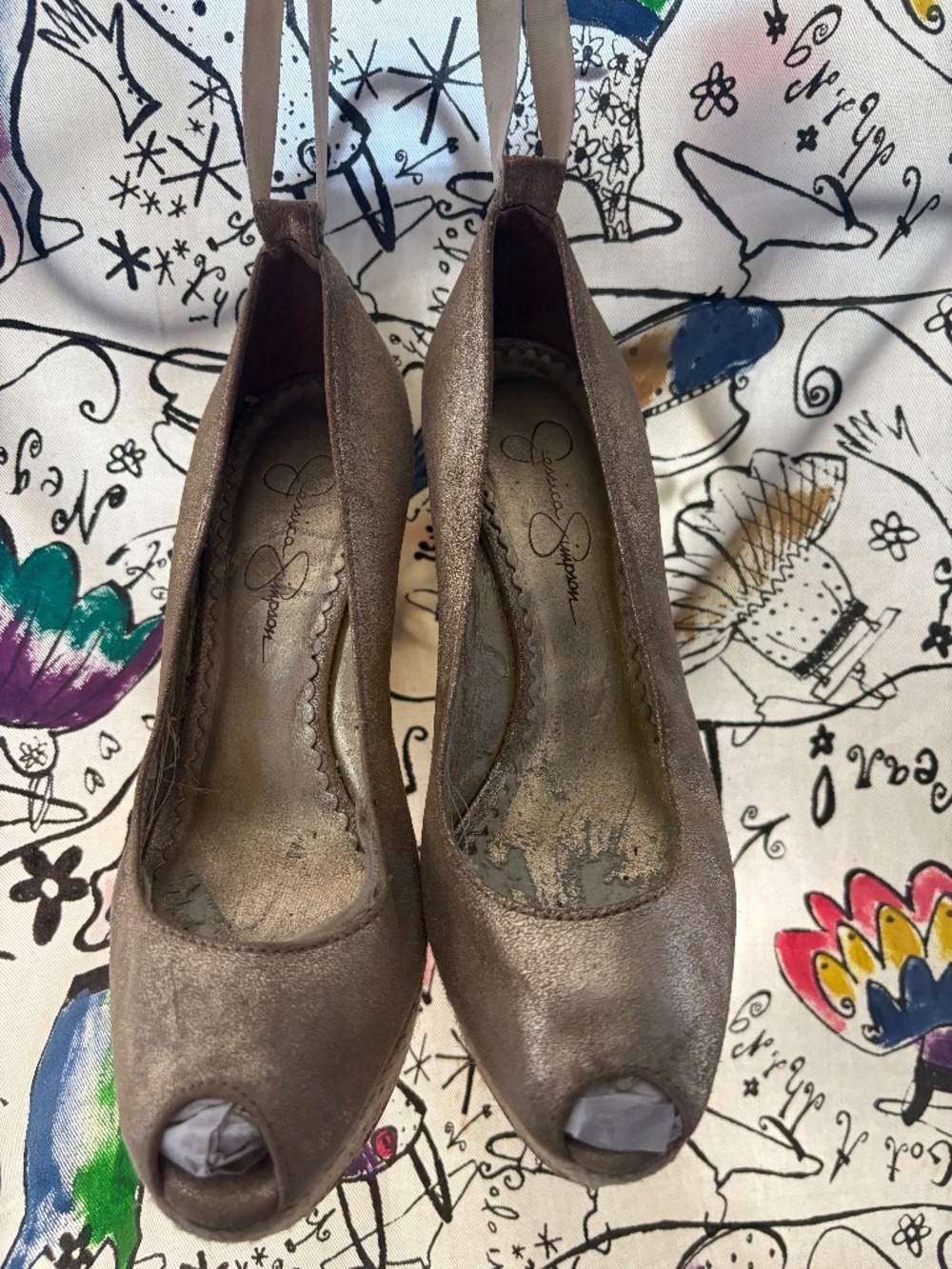 Jessica Simpson vintage Gold lace up platform wedges
